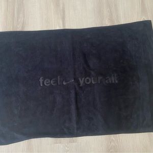 Nike Feel Your All Performance Towel